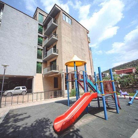 Appartamento Under The Mountain Tbilisi Esterno foto